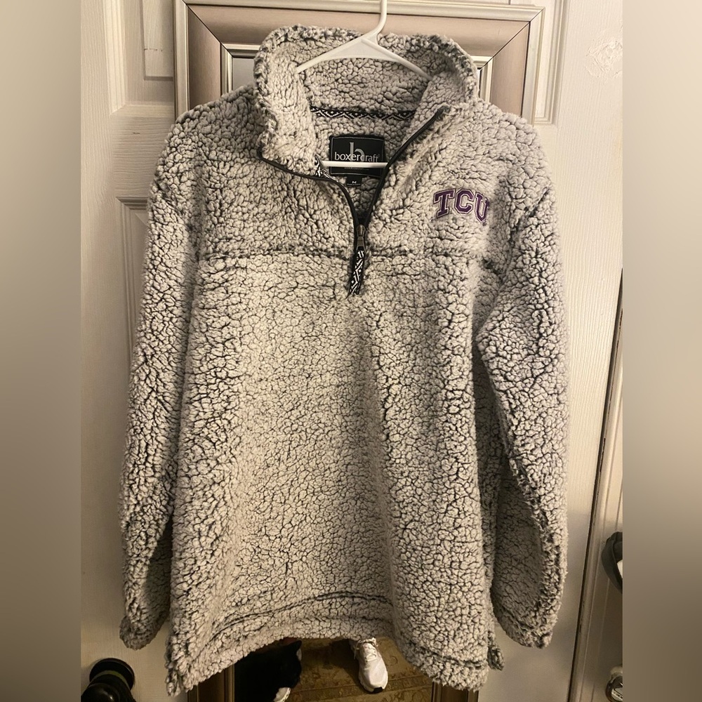 Boxercraft Gray Sherpa Pullover with TCU Embroidery. NWOT!!! Size M.